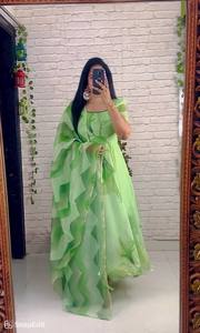 ชุดกาวน์ยี่ห้อ Anarkali ดีไซน์เนอร์ระดับพรีเมียมพิมพ์ลายดิจิทัลชุดผ้าไหมออร์แกนซ่าทันสมัยพิมพ์ลายสำหรับตกแต่ง - Product Image 4