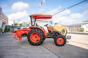   Tracteur agricole 4x4 L4028 40 CV, moteur diesel D1803 de haute qualité, machine agricole pour le labour, le travail du sol et la préparation des terres - Product Image 5