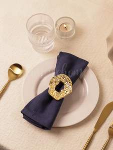 Servilletero de metal con acabado plateado de calidad industrial con patrón intrincado perfecto para banquetes, cenas y celebraciones de bodas - Product Image 2