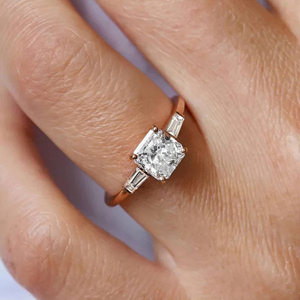 Élégante bague Moissanite à trois pierres de taille rayonnante de 2.17 ct, idéale pour les fiançailles, propose un cadeau de bijoux en argent sterling 925 pour elle - Product Image 6