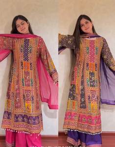 ชุดสูทปากีสถานดีไซน์เนอร์ผ้าจอร์เจียเทียมหนักพิมพ์ลายดิจิทัลและปักงานฝีมือสำหรับงานแต่งงาน - Product Image 4