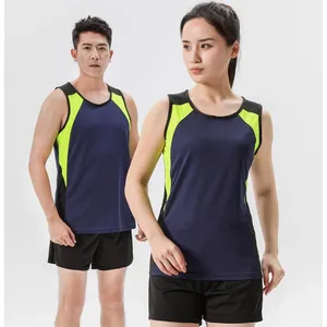 ชุดกีฬาฟุตบอลและกรีฑาแบบขายส่งสั่งทำได้สำหรับผู้หญิง ผู้ชาย และเยาวชน พร้อมพิมพ์หมายเลขทีม โลโก้ และกางเกงขาสั้นและเสื้อ - Product Image 1