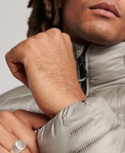 Veste matelassée pour homme avec col montant et capuche, logo brodé, vêtements décontractés d'hiver, couleur unie, coupe décontractée, veste d'hiver pour homme - Product Image 4