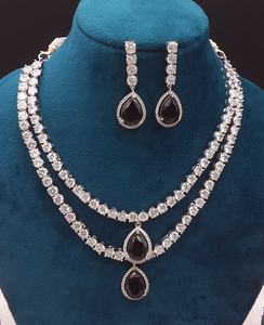 Superbe ensemble de bijoux en diamants américains rayonnants pour femmes | Collier et boucles d'oreilles élégants, rehausse parfaitement toute tenue sophistiquée - Product Image 1