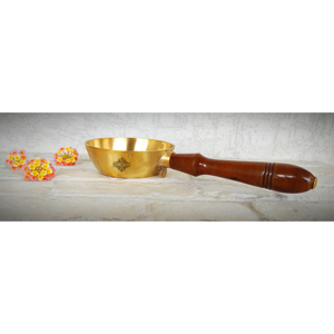IndianArtVilla Tazón calentador de aceite con acabado mate de latón con mango de madera-Ancho 9 pulgadas para utensilios de cocina - Product Image 3