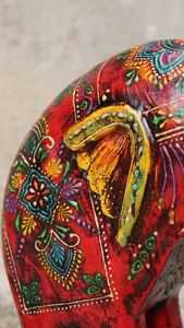 Estatua de madera de elefante pintada a mano, estatuilla de animal eco-lectic para decoración del hogar, boda, cumpleaños, regalos de Pascua, producto hecho a mano - Product Image 5