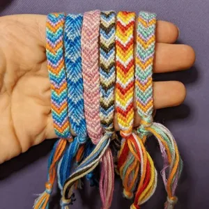 Pulsera amistad ajustable/Tejido/Chevron/cuatro colores/diseños surtidos - Product Image 1