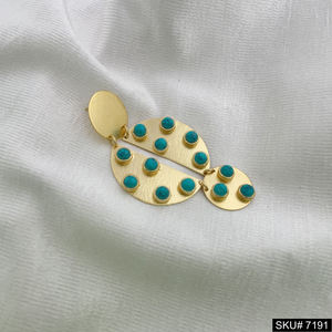 Pendientes colgantes de piedras preciosas azules, joyería de latón de diseñador chapada en oro con colgante geométrico para regalo de compromiso, incrustación de ajuste de bisel - Product Image 2