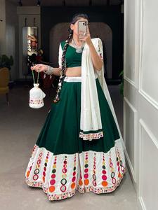 Aspecto tradicional Lehenga Choli Colecciones Navratri Espejo especial Trabajo Seda Algodón para adultos - Product Image 4