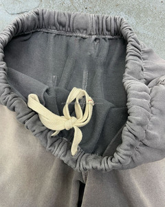 Short de lavage à l'acide avec logo patch en détresse personnalisé Vêtements d'été pour hommes Short de planche en coton éponge français délavé au soleil vintage motif - Product Image 6