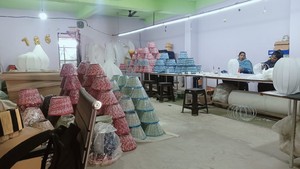 Pantalla de lámpara de lujo de tela de algodón Ikat marfil hecha a mano moderna elegante para lámpara de mesa interior Marco de anillo de pantalla de grifo - Product Image 6