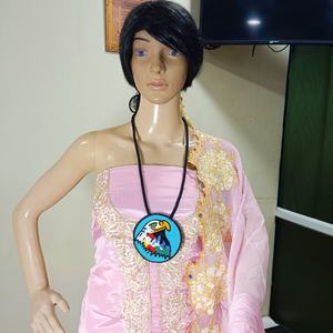 Collier médaillon fait main en perles avec motif tête d'aigle pour la mode tribale, vêtements ethniques, cadeau pour les amateurs d'artisanat, pièce unique - Product Image 1