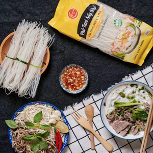 เส้นหมี่สด คุณภาพสูง เกรดพรีเมียม 200 กรัม ข้าว 85% น้ำสะอาด 15% อาหารแห้งเวียดนาม เส้นหมี่แห้ง บรรจุถุง - Product Image 1