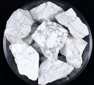Vente en gros de cristaux de guérison en pierre naturelle de meilleure qualité pierre Howlite pierre précieuse de guérison matière brute au prix des mines - Product Image 5