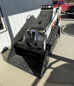 Minicargadora de dirección deslizante Carga nominal de 1-5 toneladas con accesorios de oruga - Product Image 2