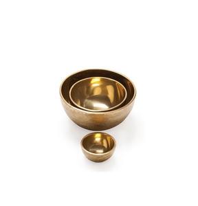 Elegante cuenco de latón para servir en un comedor de lujo que hace que la hora de comer sea especial con un toque rico y clásico - Product Image 3