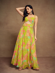 Achetez maintenant des robes Anarkali longues, richement brodées, aux couleurs vives, pour réceptions et fêtes, pour femmes, style indien, à bas prix. - Product Image 2