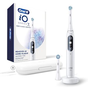 Brosse à dents électrique rechargeable Oral-B Pro 1000, blanche - Product Image 1