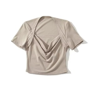 Elegante Camiseta básica para mujer con mangas cortas y escote redondo hecha de tela suave adecuada para uso diario informal OEM - Product Image 4