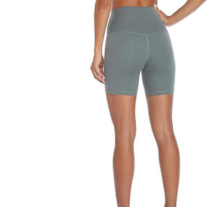 Shorts de yoga gris uni pour femmes, taille mi-haute, effet push-up, shorts de sport personnalisés pour la salle de sport, en spandex/polyester, séchage rapide - Product Image 4