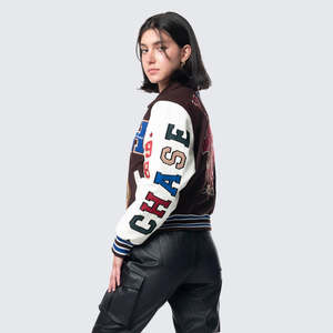 เสื้อครอปวิตตองสำหรับผู้หญิง, 2025เสื้อแจ็คเก็ตวาสซิตี้บราวน์ปักลายเต็มสีน้ำตาลเสื้อแจ็กเก็ตมีหมวกสไตล์วินเทจ - Product Image 2