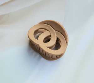 Fashionable Matte Finish Big <b>Hair</b> <b>Claw</b> Clip For Girls And Women With Strong Grip For All Day <b>Hair</b> Styling And Convenience - Product Image 4