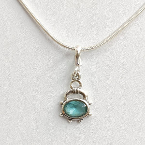 จี้ควอตซ์สีน้ำเงิน 1.2 กรัม ชุบโรเดียม ตัวเรือนแบบฝังขอบสีโรสโกลด์ พร้อมจี้สไตล์ศาสนาชุบแพลตตินั่ม เครื่องประดับชุบโรเดียม - Product Image 1