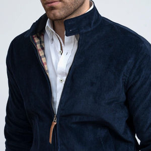 Chaqueta Azul Marino de Pana 100% al por Mayor, Personalizable con Diseño Invernal Bordado, Cierre de Cremallera, Cuello Mao y Logotipo en la Parte Delantera - Product Image 2