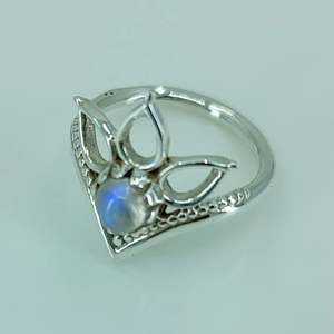 Bague délicate en argent sterling 925 faite à la main avec pierre de lune arc-en-ciel naturelle sertie en clos, forme couronne, pour femme, bijou bohème, cadeau - Product Image 2