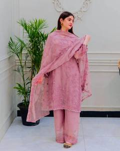 Conjunto de Kurta y Sharara con Volantes, Recién Lanzado en 2025, con Bordado Zari en Relieve, Material de Georgette Sintética para Fiestas - Product Image 1