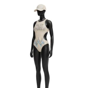 Maillot de bain de luxe pour femme en nylon et élasthanne, beige avec empiècements noirs sur les côtés, logo personnalisé en strass thermocollés - Product Image 4
