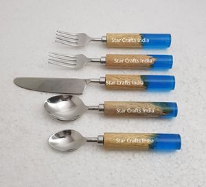 4 Pcs Argenterie à résistance à la chaleur en acier inoxydable et manche en résine vente en gros de couverts couverts ensembles de vaisselle - Product Image 2