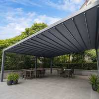 Pergola motorisée rétractable murale en aluminium avec revêtement PVC imperméable et anti-UV pour patio, jardin, hôtel