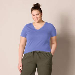 T-shirt classique pour femmes grande taille, tissage doux, texture légère, circulation d'air, ajustement confortable, extensible doux, respirant, séchage rapide, coupe ajustée - Product Image 5