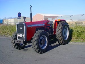 Tractor Agrícola Usado Barato con Tracción en las 4 Ruedas y 80 CV para Motor Diésel, Bomba, Caja de Cambios, Rodamientos, Aire Acondicionado, Tractores Massey Ferguson Europa - Product Image 3