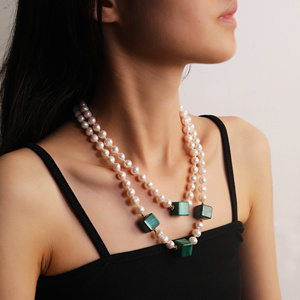Collier de perles double couche de style vintage, forme carrée, avec malachite et perles d'eau douce, idéal pour les soirées - Product Image 3
