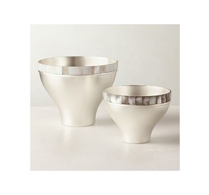 Ensemble de deux bols décoratifs en aluminium et nacre, de tailles différentes, pour chocolats, qualité supérieure - Product Image 1