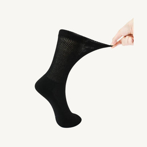 Paquete de 3 calcetines deportivos ODM personalizables Tech Crew Performance con diseño de logotipo de puño de calidad - Product Image 1