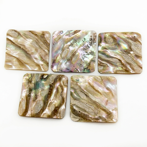 Concha de abulón natural con colores iridiscentes y patrones orgánicos para joyería, manualidades, decoración y proyectos creativos. - Product Image 1