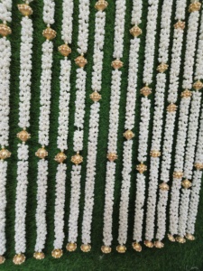 4 pieds de guirlandes artificielles Mogra Creeper Fluffy avec capuchon doré et perles Décoration indienne Arrangement de dos - Product Image 4