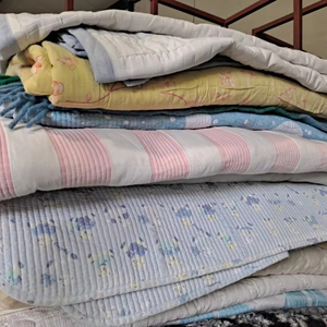 Ropa Usada: Grado de Edredón/Manta - Product Image 1