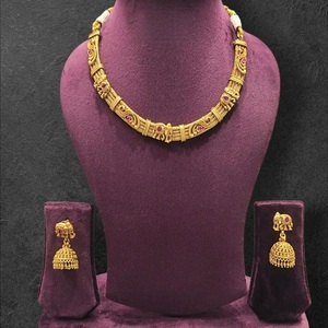 Ensemble de collier et boucles d'oreilles plaqué or de haute qualité, collection pour femmes, pour mariage et festivals - Product Image 1