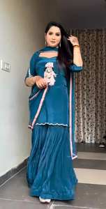 Costume exclusif Chinon Sharara de haute qualité pour femmes vêtements de fête brodés pour les fêtes et l'Aïd spécial - Product Image 3