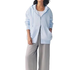 Vente en gros de sweats à capuche respirants pour femmes dernier style de sweats à capuche zippés de couleur unie personnalisés avec votre propre design confortable de couleur unie - Product Image 1