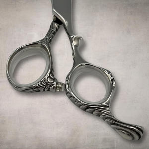 Tijera para cortar el cabello de peluquero, tijera de peluquería VG10 de acero metálico recubierto de plata con reposapiés y estuche con cremallera - Product Image 3