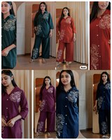 Ensemble coordonné en rayonne et soie georgette brodé, le plus populaire pour les événements et fêtes de bureau indiens traditionnels, disponible en 4 couleurs.