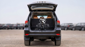 SUV To-yo-ta 2023 con Interni in Pelle Nera, Fari LED, Trasmissione Automatica, Pneumatici R20 - Product Image 5
