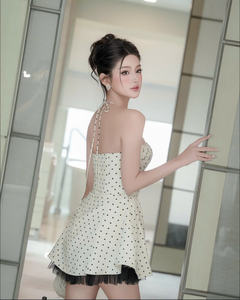 Robe mini classique à pois noirs et blancs, à bretelles, jupe volumineuse avec ourlet en tulle, fabriquée au Vietnam - Product Image 2