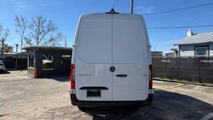 รถตู้เมอร์เซเดส-เบนซ์ สปรินเตอร์ 2500 ปี 2023 สภาพดีเยี่ยม มือสอง - Product Image 4