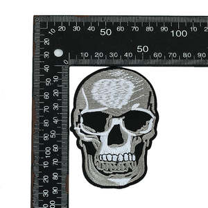 Écussons brodés en tissu personnalisés Écussons de broderie cousus Vêtements Écusson tissé Nouveau de haute qualité - Product Image 4